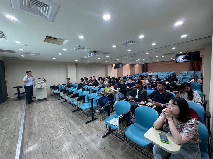 2025.04.24 外國學生在臺工讀及畢業後留台就業說明會-英文場圖片