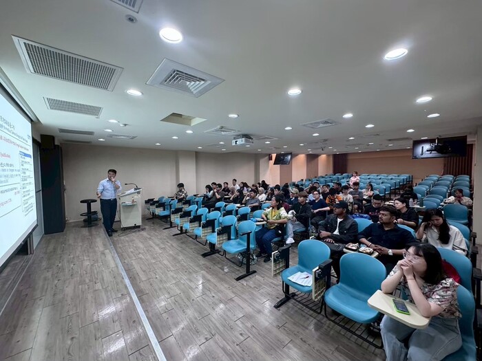 2025.04.24 外國學生在臺工讀及畢業後留台就業說明會-英文場圖片