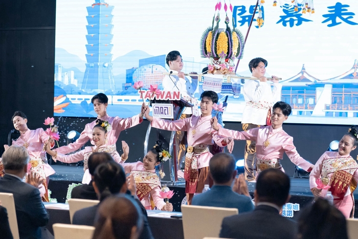 2026.09.02 CYUT hosts the 2026 INTENSE Program Education Fair in Chiang Mai, President Cheng signs MoU with Rajamangala University of Technology Lanna (RMUTL) and Lampang Rajabhat University (LPRU)Image