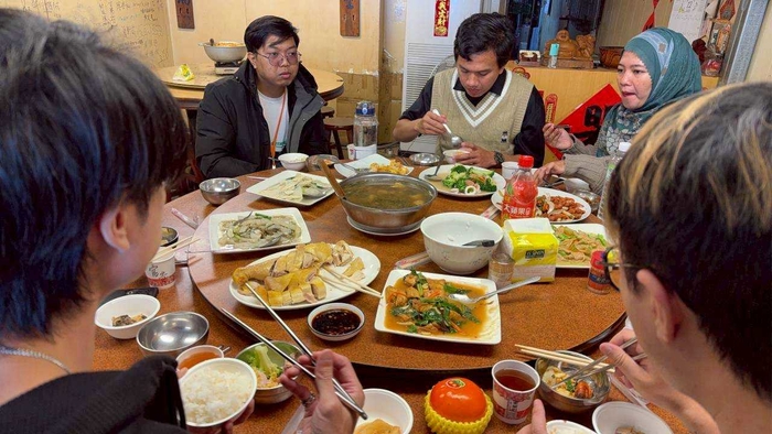 2025.12.20 First Semester, Academic Year 114 — Overseas Chinese Students Cultural Tour: Railway Cycling & Old Street ExplorationImage