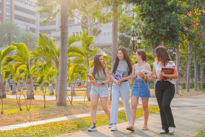 國際學位生圖片