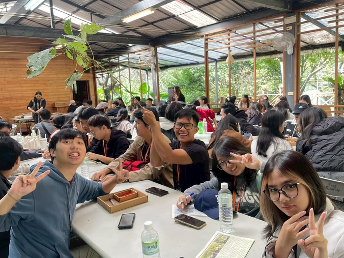 2025.11.29 International Students Taiwan Field Trip — The Beauty of Indigo Dyeing & Riverside Journey: Nanzhuang Cultural Exploration DayImage