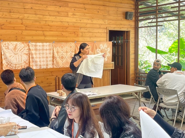 2025.11.29 International Students Taiwan Field Trip — The Beauty of Indigo Dyeing & Riverside Journey: Nanzhuang Cultural Exploration DayImage